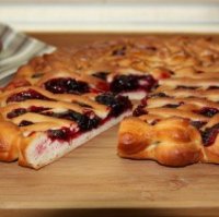 Вкуснейший сладкий пирог с яблоком и брусникой