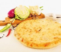 Осетинский пирог с капустой и осетинским сыром